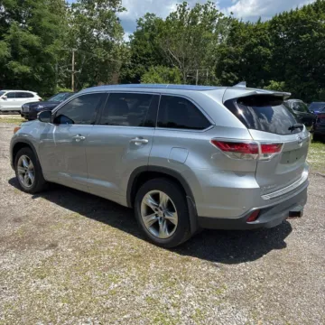 More photos of 2015 Toyota Highlander Limited V6 at 101 Motors, NJ
