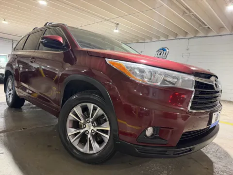More photos of 2015 Toyota Highlander XLE V6 at 101 Motors, NJ