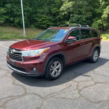 Red 2015 Toyota Highlander XLE V6 for sale in Carlstadt, NJ