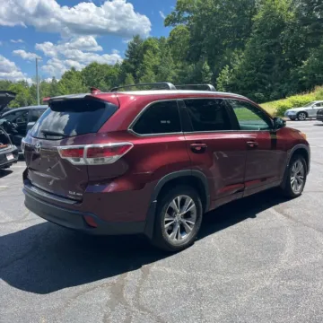 More photos of 2015 Toyota Highlander XLE V6 at 101 Motors, NJ