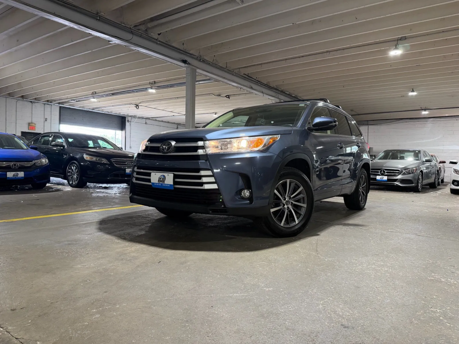Blue 2017 Toyota Highlander XLE for sale in Carlstadt, NJ