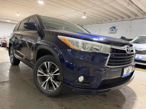More photos of 2016 Toyota Highlander XLE V6 at 101 Motors, NJ