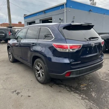 More photos of 2016 Toyota Highlander XLE V6 at 101 Motors, NJ