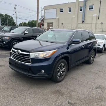 Blue 2016 Toyota Highlander XLE V6 for sale in Carlstadt, NJ