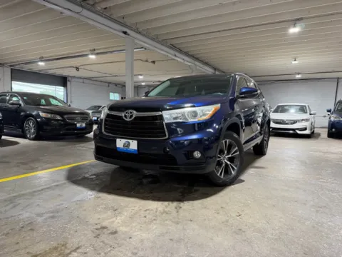 Blue 2016 Toyota Highlander XLE V6 for sale in Carlstadt, NJ