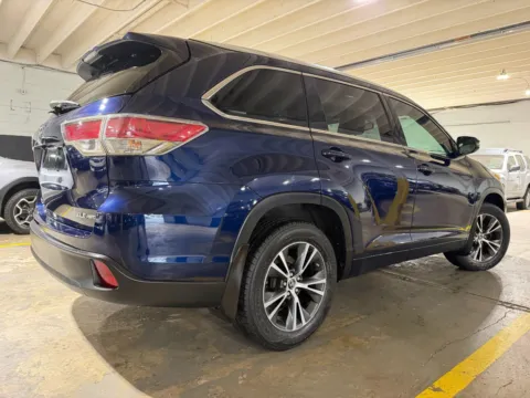 More photos of 2016 Toyota Highlander XLE V6 at 101 Motors, NJ