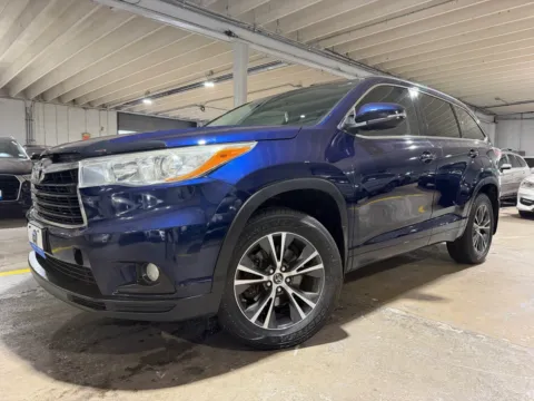 Photos of 2016 Toyota Highlander XLE V6 for sale in Carlstadt, NJ at 101 Motors