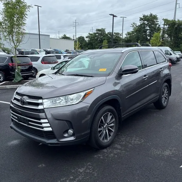 Gray 2018 Toyota Highlander XLE for sale in Carlstadt, NJ