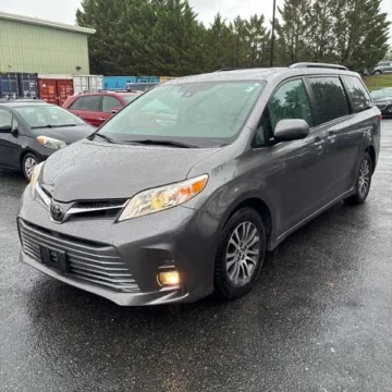 Gray 2018 Toyota Sienna XLE 8 Passenger for sale in Carlstadt, NJ