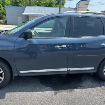 More photos of 2015 Nissan Pathfinder SL at 101 Motors, NJ