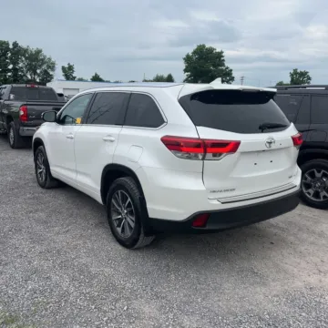 More photos of 2017 Toyota Highlander XLE at 101 Motors, NJ