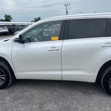 More photos of 2017 Toyota Highlander XLE at 101 Motors, NJ