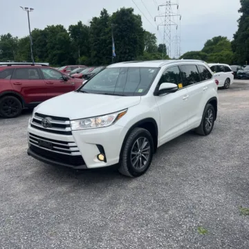 White 2017 Toyota Highlander XLE for sale in Carlstadt, NJ