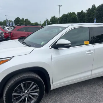 Photos of 2017 Toyota Highlander XLE for sale in Carlstadt, NJ at 101 Motors