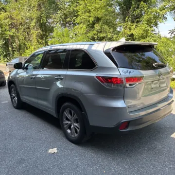 More photos of 2015 Toyota Highlander XLE V6 at 101 Motors, NJ