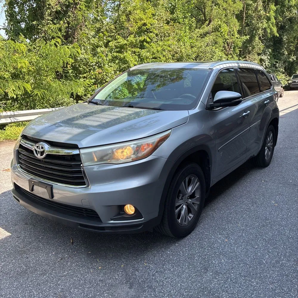 Silver 2015 Toyota Highlander XLE V6 for sale in Carlstadt, NJ