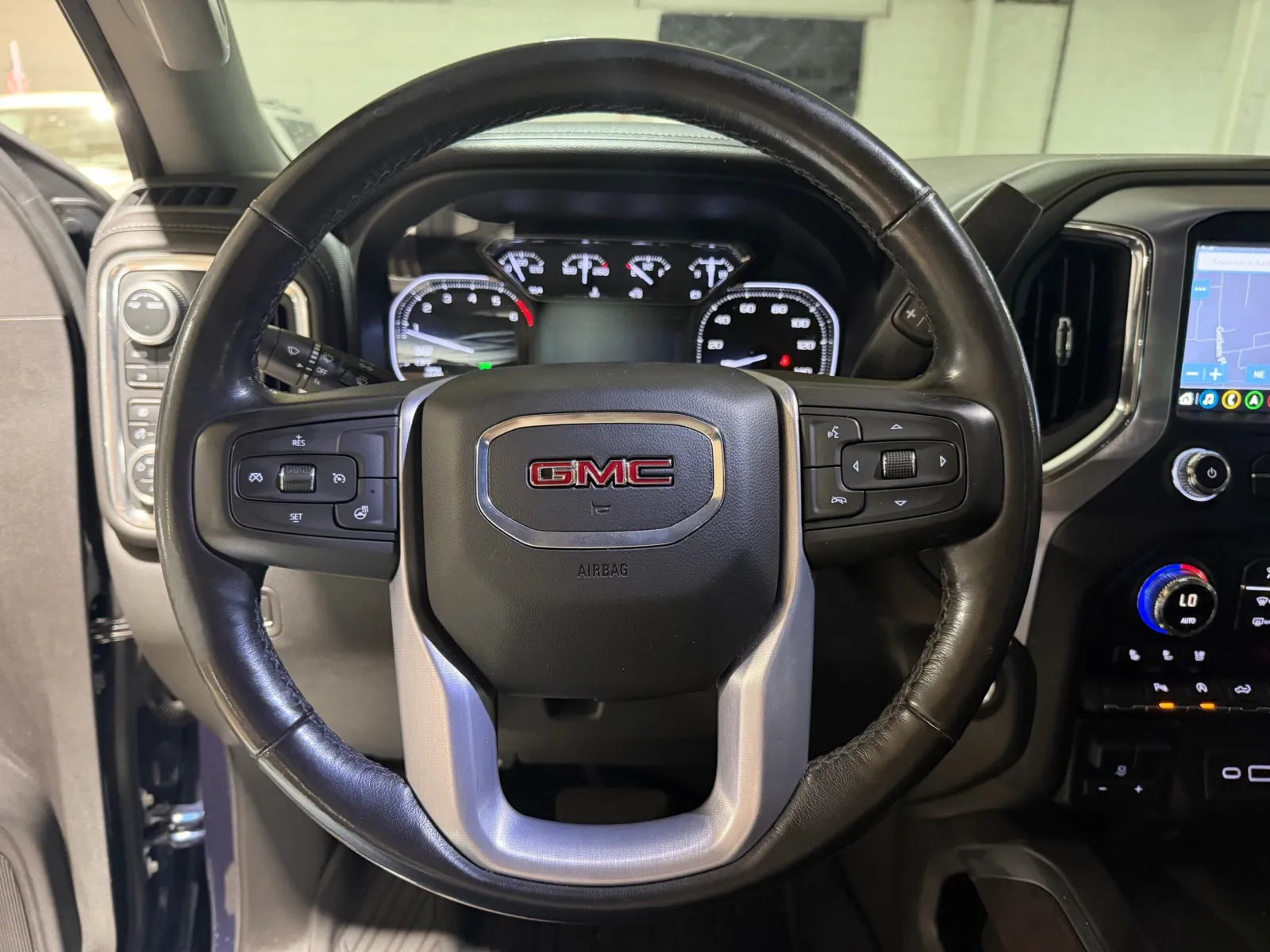GMC Sierra photo 12