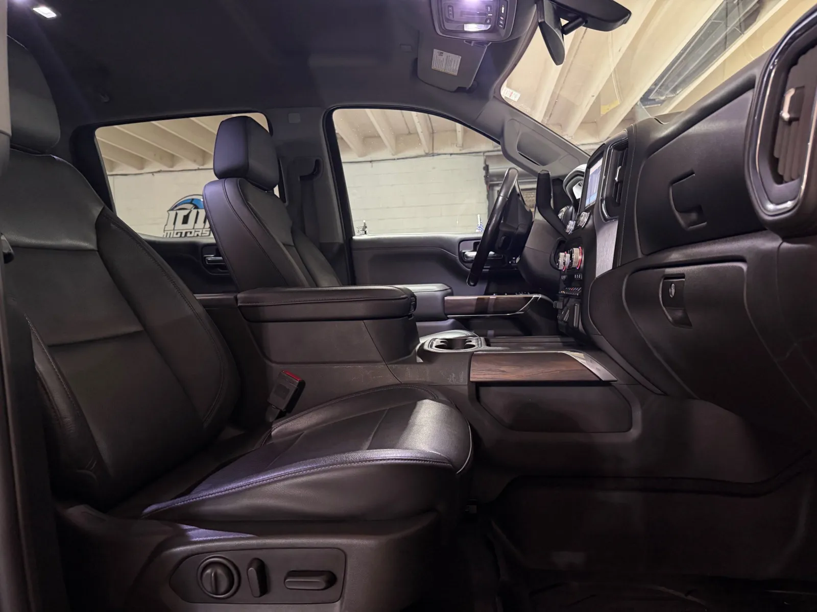 GMC Sierra photo 9