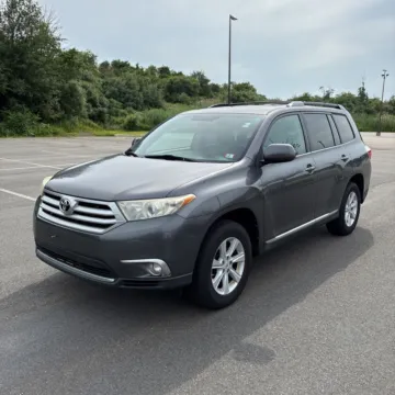 Gray 2011 Toyota Highlander SE V6 for sale in Carlstadt, NJ