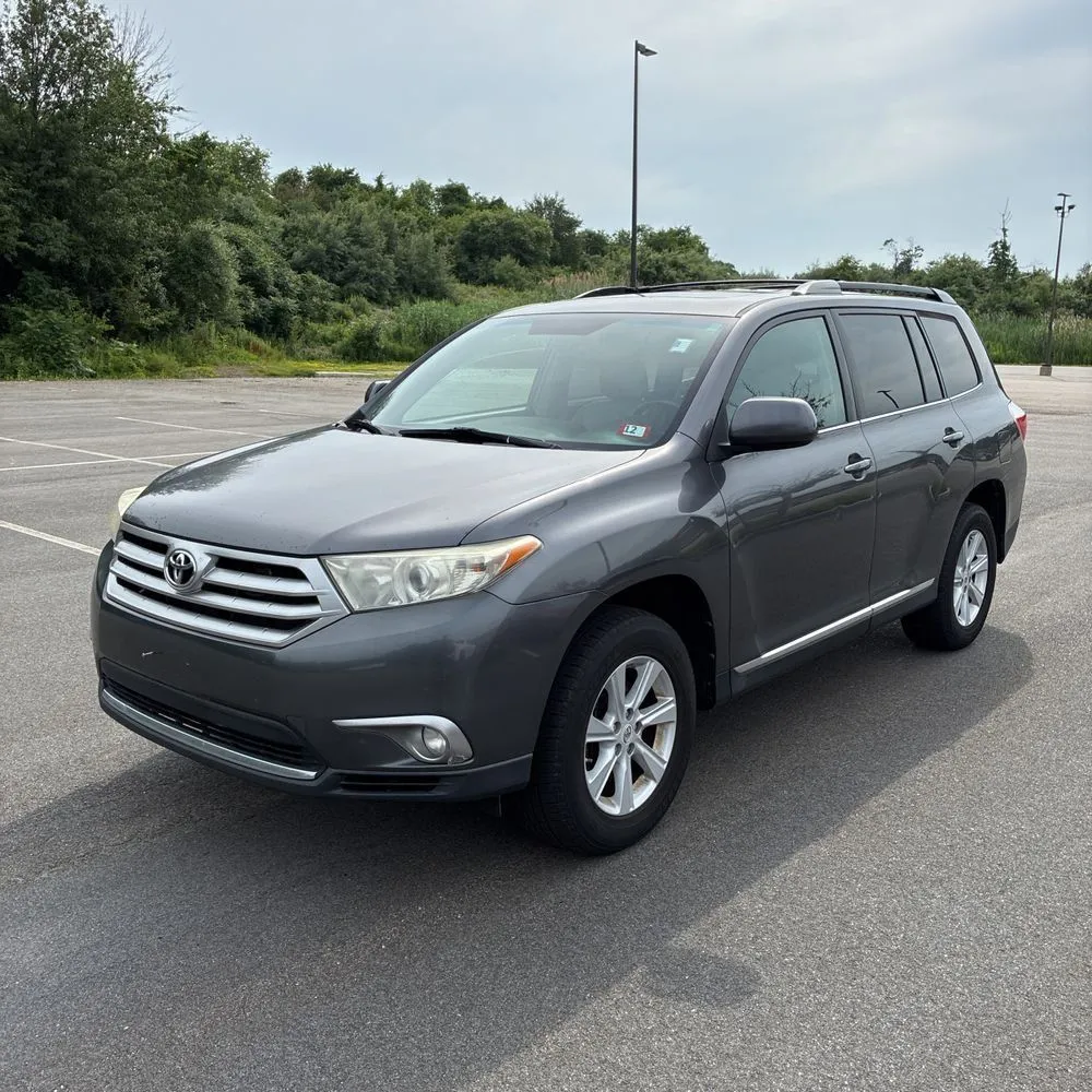 Gray 2011 Toyota Highlander SE V6 for sale in Carlstadt, NJ