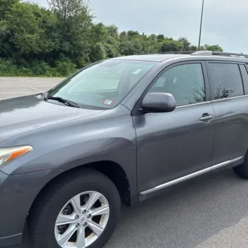 Photos of 2011 Toyota Highlander SE V6 for sale in Carlstadt, NJ at 101 Motors