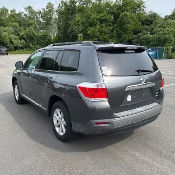 Another view of 2011 Toyota Highlander SE V6 for sale in Carlstadt, NJ at 101 Motors