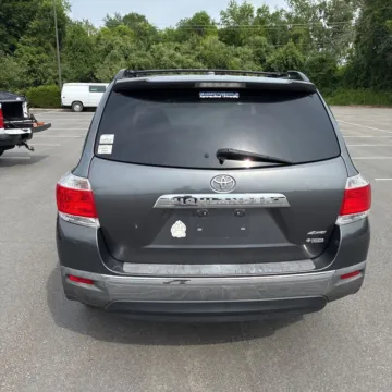 More photos of 2011 Toyota Highlander SE V6 at 101 Motors, NJ