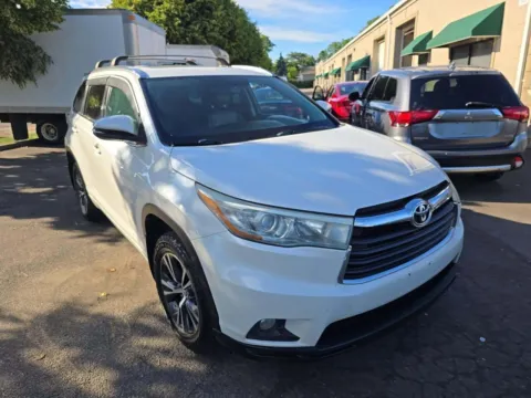 More photos of 2016 Toyota Highlander XLE V6 at 101 Motors, NJ