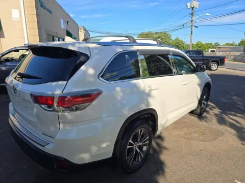 More photos of 2016 Toyota Highlander XLE V6 at 101 Motors, NJ