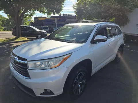 White 2016 Toyota Highlander XLE V6 for sale in Carlstadt, NJ