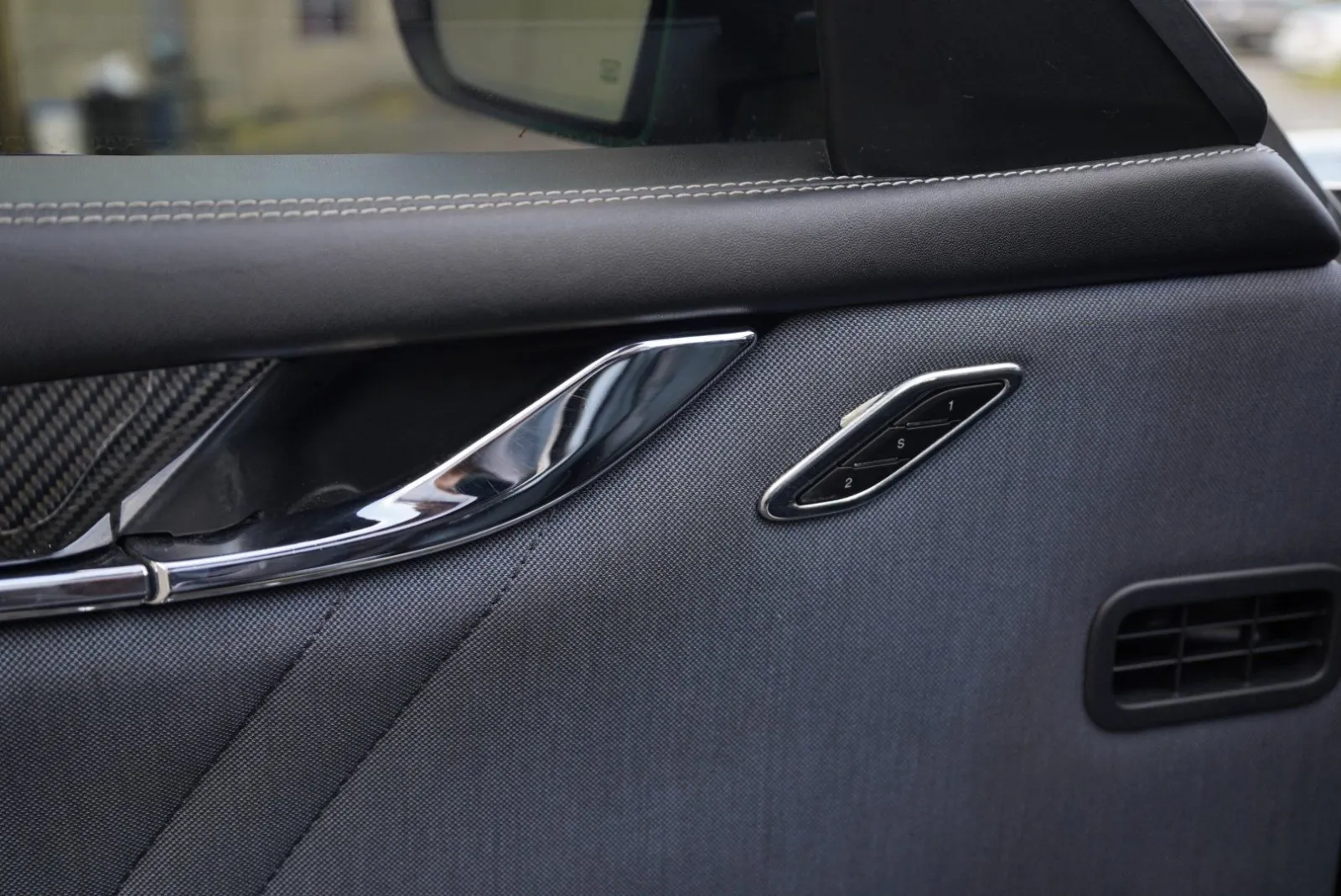 Maserati Quattroporte photo 22