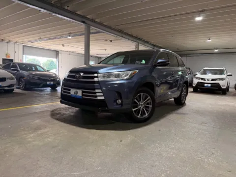 Blue 2017 Toyota Highlander XLE for sale in Carlstadt, NJ