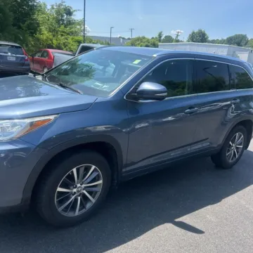 Photos of 2017 Toyota Highlander XLE for sale in Carlstadt, NJ at 101 Motors