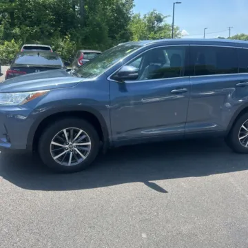 More photos of 2017 Toyota Highlander XLE at 101 Motors, NJ