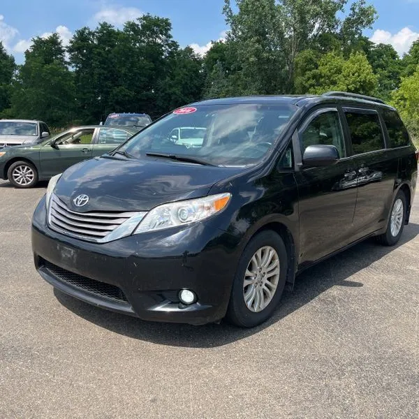 Black 2016 Toyota Sienna XLE 8 Passenger for sale in Carlstadt, NJ