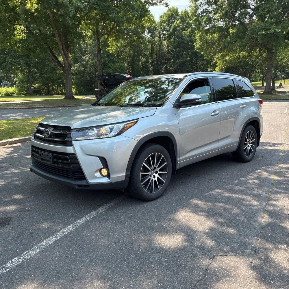 Silver 2017 Toyota Highlander SE for sale in Carlstadt, NJ