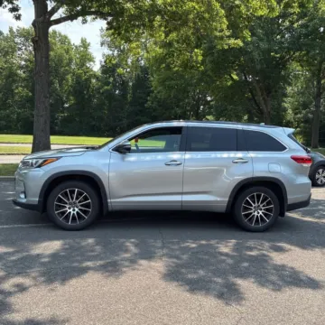 Another view of 2017 Toyota Highlander SE for sale in Carlstadt, NJ at 101 Motors