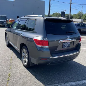 More photos of 2012 Toyota Highlander Limited V6 at 101 Motors, NJ