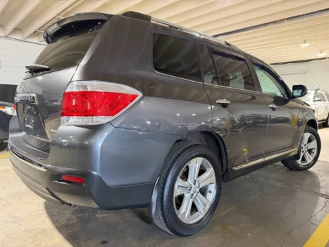 More photos of 2012 Toyota Highlander Limited V6 at 101 Motors, NJ