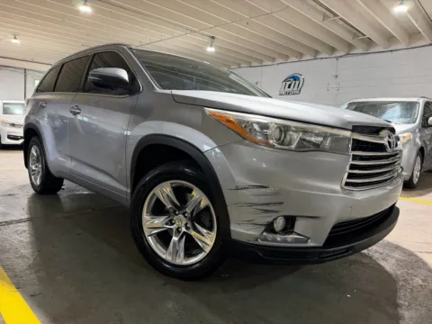 More photos of 2015 Toyota Highlander Limited V6 at 101 Motors, NJ
