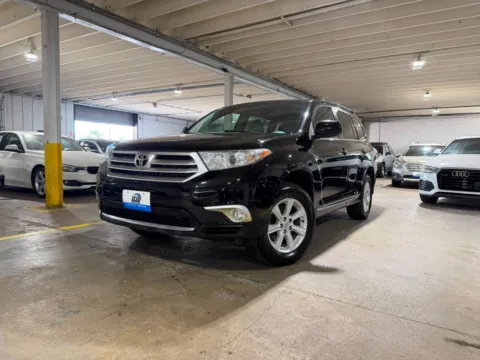Black 2013 Toyota Highlander SE V6 for sale in Carlstadt, NJ