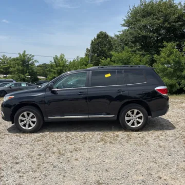 Another view of 2013 Toyota Highlander SE V6 for sale in Carlstadt, NJ at 101 Motors