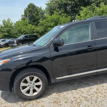 Photos of 2013 Toyota Highlander SE V6 for sale in Carlstadt, NJ at 101 Motors