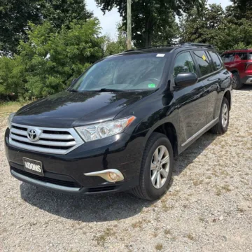 Black 2013 Toyota Highlander SE V6 for sale in Carlstadt, NJ
