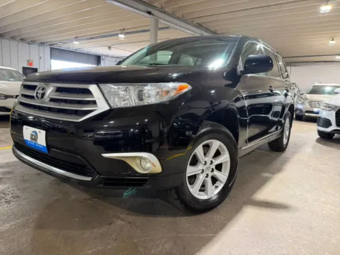 Photos of 2013 Toyota Highlander SE V6 for sale in Carlstadt, NJ at 101 Motors