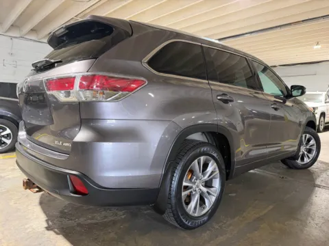 More photos of 2015 Toyota Highlander XLE V6 at 101 Motors, NJ