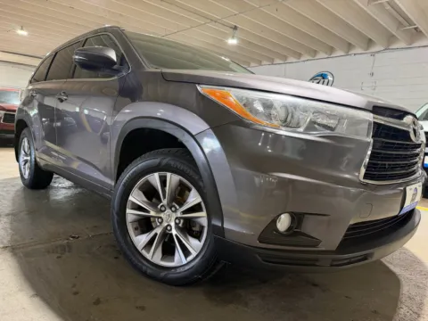 More photos of 2015 Toyota Highlander XLE V6 at 101 Motors, NJ