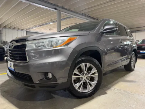 Photos of 2015 Toyota Highlander XLE V6 for sale in Carlstadt, NJ at 101 Motors