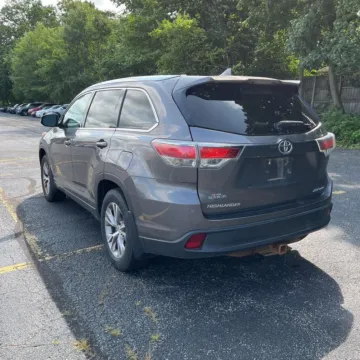 More photos of 2015 Toyota Highlander XLE V6 at 101 Motors, NJ