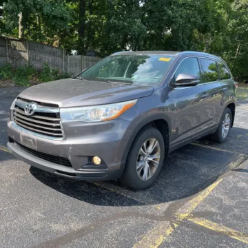 Silver 2015 Toyota Highlander XLE V6 for sale in Carlstadt, NJ